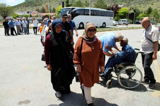 33 yıl sonra gazi arkadaşlarını ziyaret ettiler