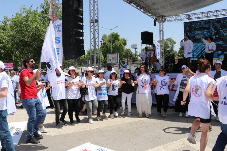 Sağlık çalışanlarından 'beyaz miting'