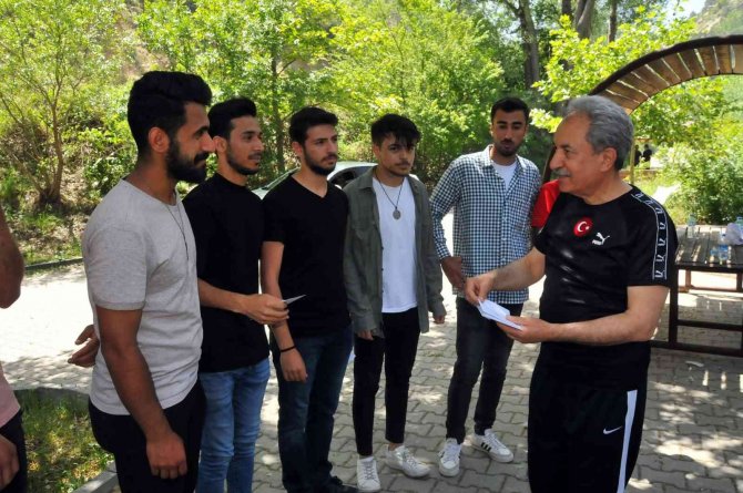 Akşehir’de ilçe protokolü ve öğrenciler sağlık için yürüdü