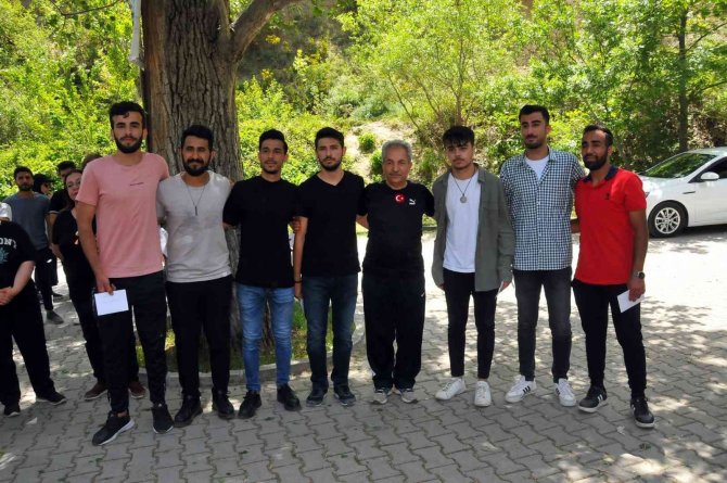 Akşehir’de ilçe protokolü ve öğrenciler sağlık için yürüdü