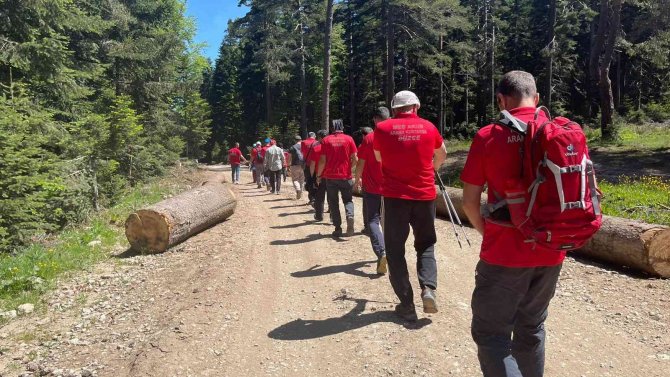 Doğada arama kurtarma eğitimi aldılar