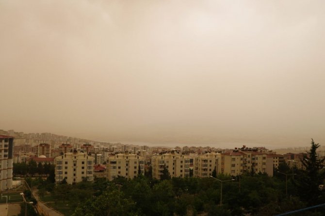 Kahramanmaraş’ta toz bulutları etkili oluyor