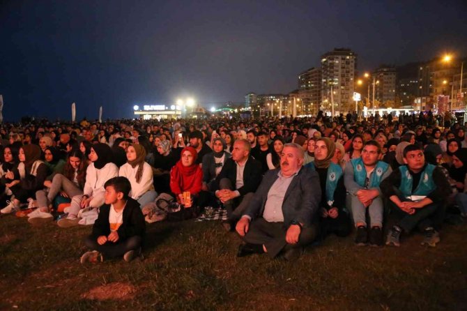 Rize’de açık hava sinemasına ilgi yoğun