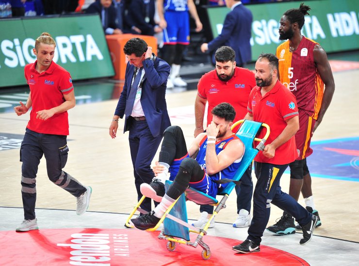 Anadolu Efes finalde Fenerbahçe Beko’nun rakibi oldu