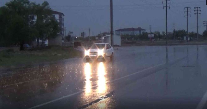 Aksaray’da sağanak yağış etkili oldu