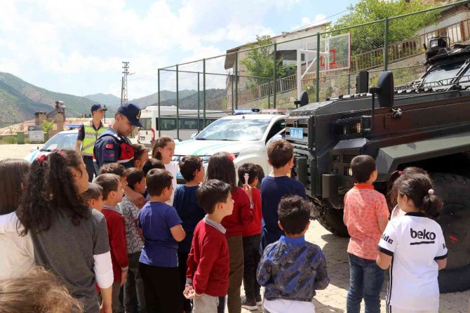 Jandarma ilkokul öğrencilerine çevre bilincini aşıladı