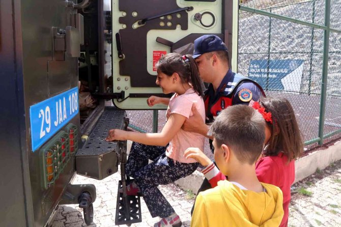 Jandarma ilkokul öğrencilerine çevre bilincini aşıladı