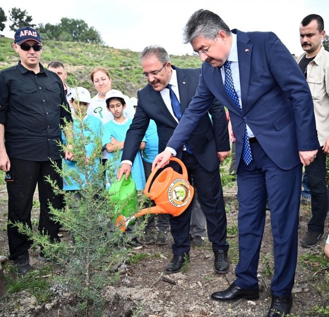 Osmaniye’de 150 fidan toprakla buluşturuldu