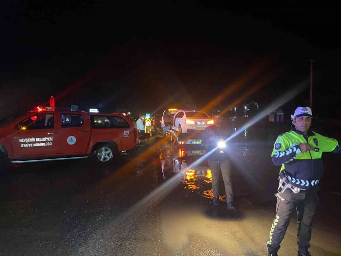 Sel nedeniyle kapanan Nevşehir-Aksaray karayolu trafiğe yeniden açıldı