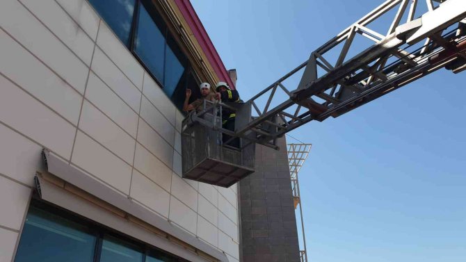 Tatbikatta sağlık çalışanları oyunculuklarıyla göz doldurdu