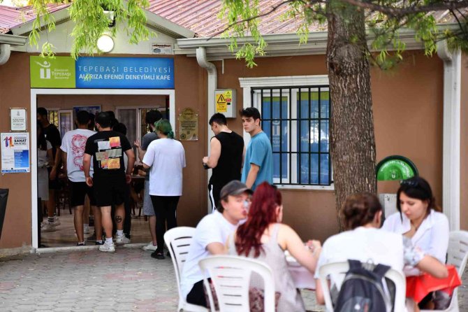 Üniversite öğrencilerinin çok sevdiği ücretsiz yemek hizmeti devam ediyor