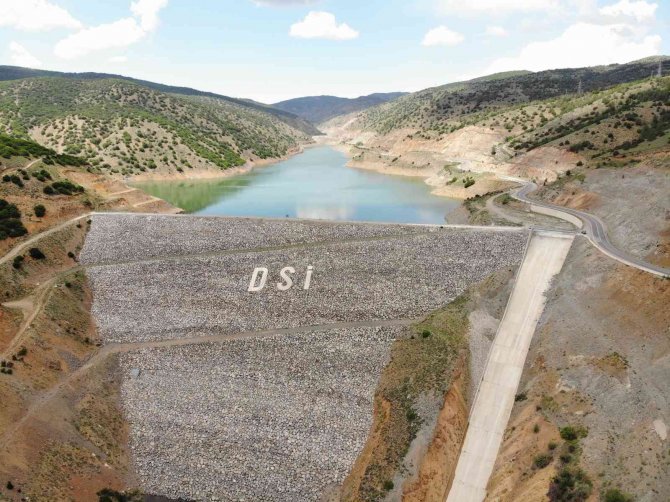 Musluklardan akan çamurlu su vatandaşları isyan ettirdi