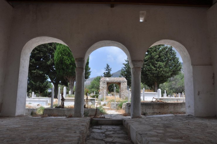 2 asırlık tarihi caminin restorasyonuna tepki