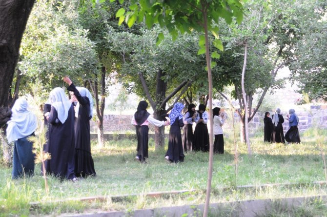 Hayırsever iş insanından Kur’an kursu öğrencilerine yemek ziyafeti