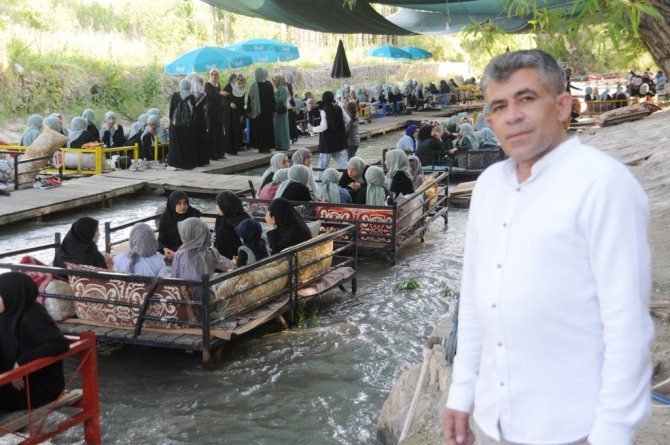 Hayırsever iş insanından Kur’an kursu öğrencilerine yemek ziyafeti