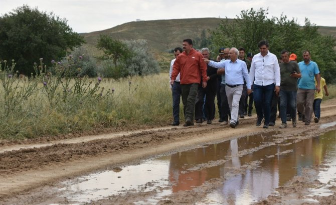 Validen doğal afetlere karşı çiftçilere uyarı: "TARSİM sigortasını yaptırın"