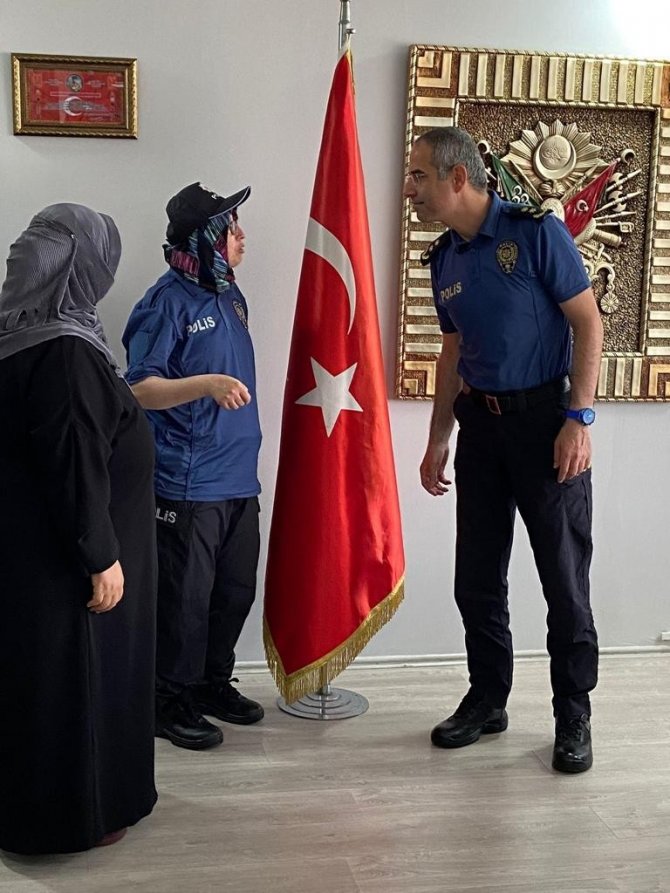 Bedensel engelli gencin ‘polis olma’ hayalini gerçekleştirdiler