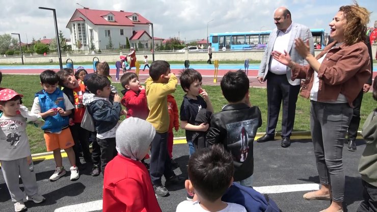 Trafik eğitiminde düdüğü kapan öğrenciler susmadı