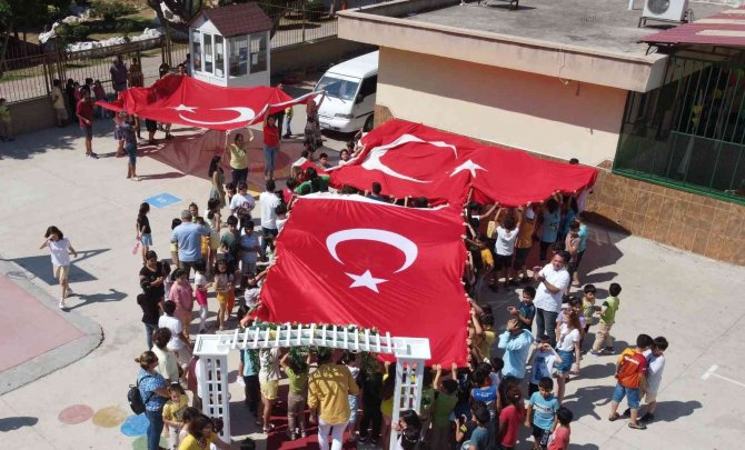 Polis eskortuyla evden alındı, okulunda şampiyon gibi karşılandı