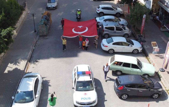 Polis eskortuyla evden alındı, okulunda şampiyon gibi karşılandı