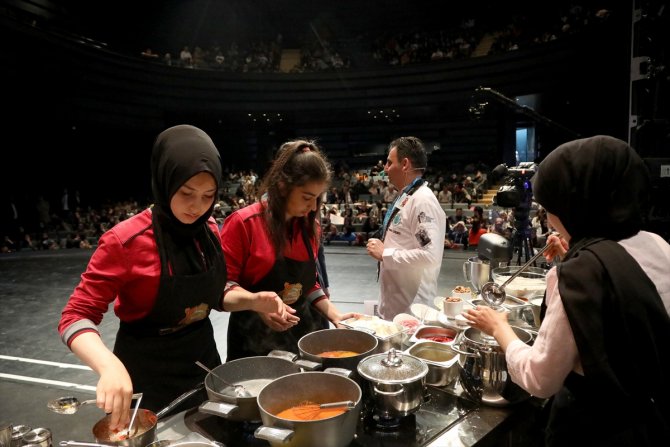 Konya'da lise öğrencileri en güzel yemeği yapmak için yarıştı