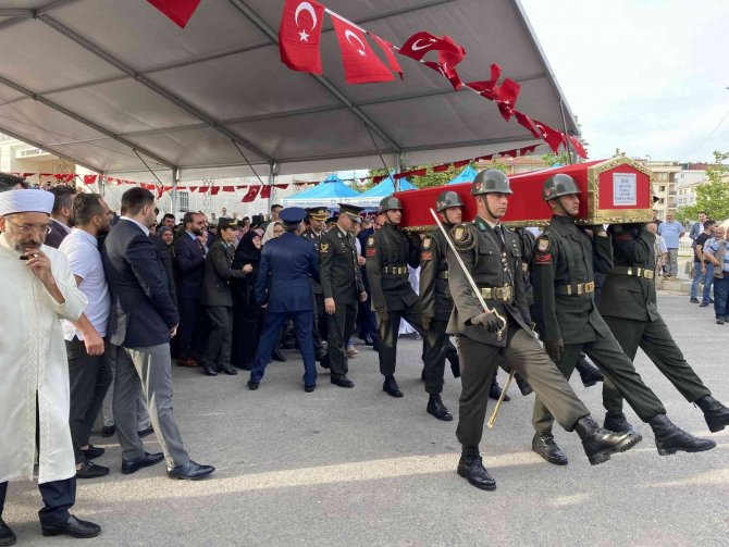 Pençe-Kilit şehidi Uzman Çavuş Kadir Kemik Pendik’te son yolculuğuna uğurlandı