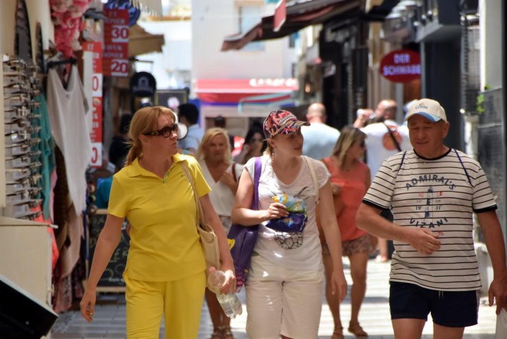 Yabancı turist hareketliliği başladı