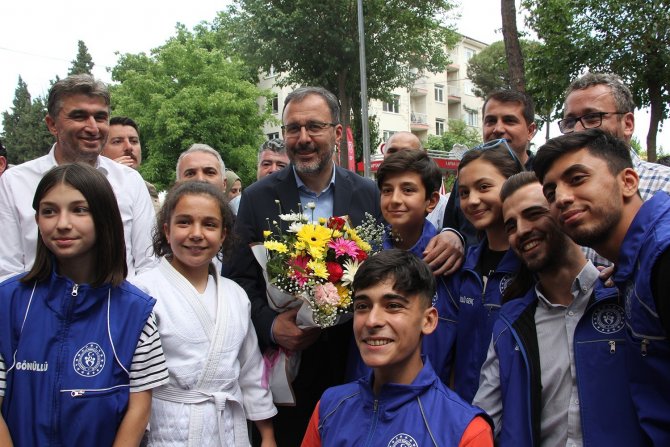 Bakan Kasapoğlu’ndan memleketinde pazar çıkartması