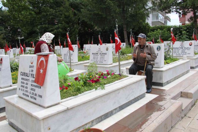 Şehit ailelerinin buruk "Babalar Günü"