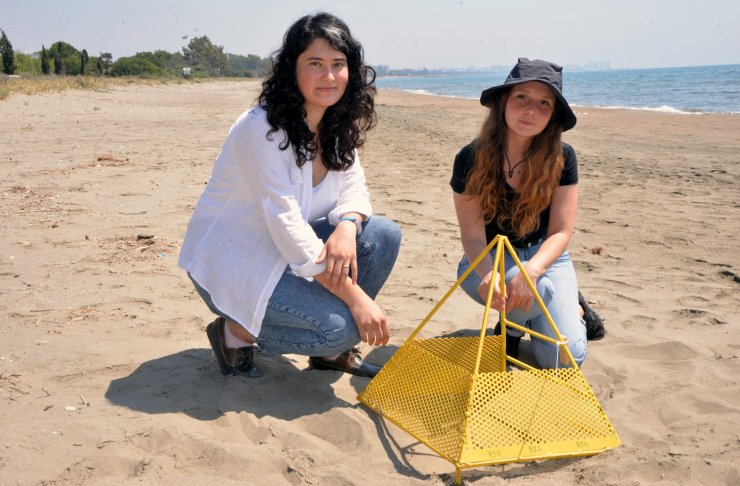 Sahile yumurta bırakan caretta carettalar dronla takip ediliyor