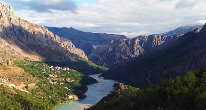 Sakin şehirler ağında , yaz aylarında ilçe nüfusunun 10 katı ziyaretçi