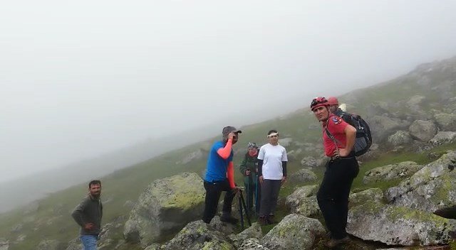 Başına kaya parçası düşen dağcı Melike, hastaneye ulaştırıldı