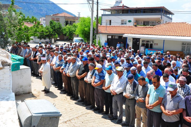 Su kanalındaki göçükte ölen 2 kişi toprağa verildi