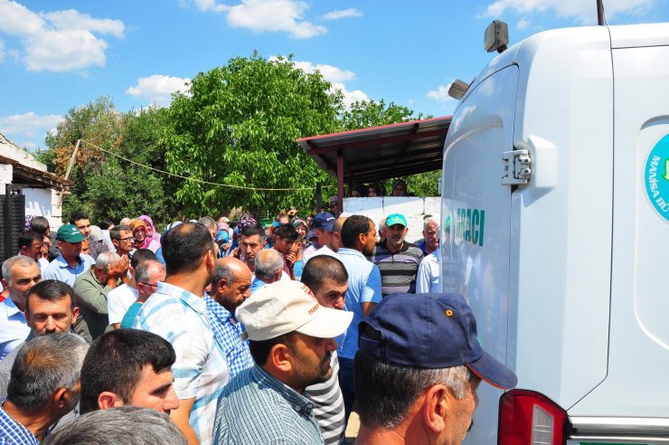 Su kanalındaki göçükte ölen 2 kişi toprağa verildi