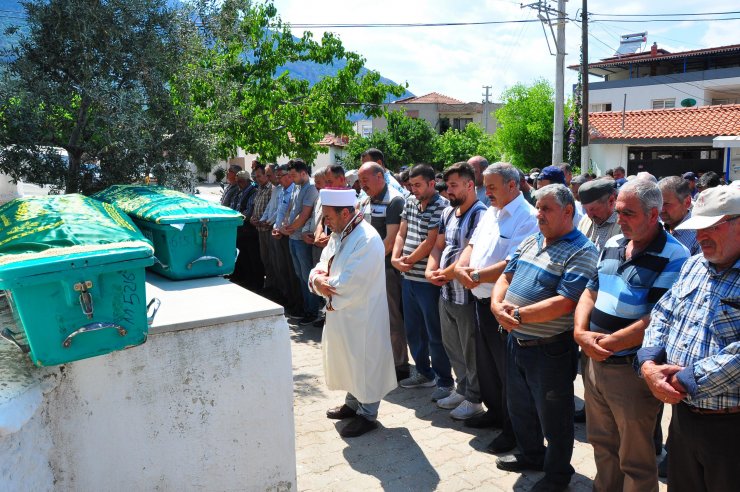 Su kanalındaki göçükte ölen 2 kişi toprağa verildi