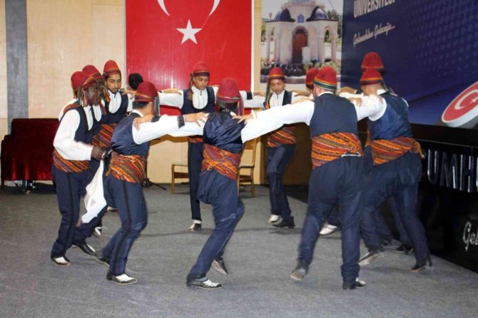 Yabancı öğrencilerin Türkçe gösterisi