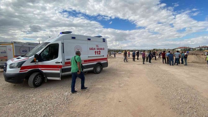 Konya'da toprak altında kalan işçi hayatını kaybetti