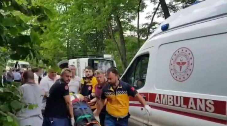 Öğretim görevlilerinin midibüsü devrildi: Dekan öldü, 19 yaralı