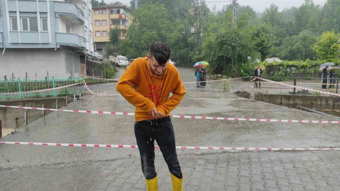 Zonguldak’ta iki mahalleyi bağlayan köprü ulaşıma kapandı