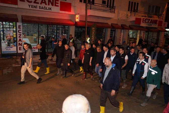 Bakan Murat Kurum, selden etkilenen Bozkurt’ta