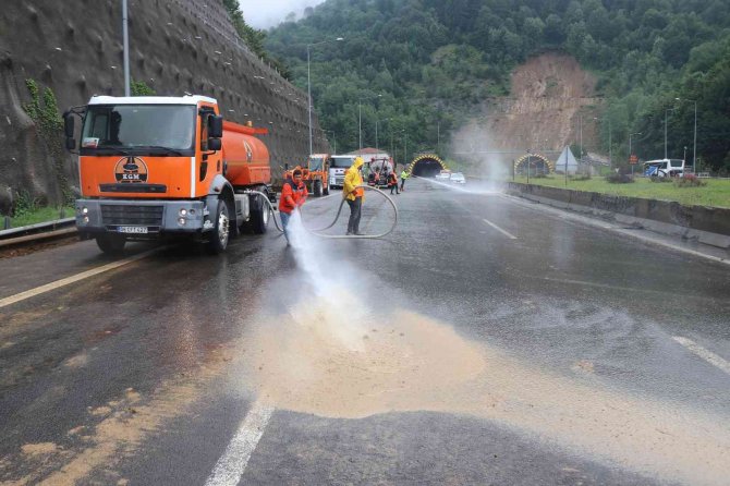 Bolu Dağı Tüneli İstanbul yönü 13 saat sonra ulaşıma açıldı