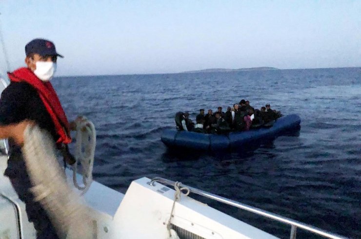 Yunanistan'a kaçmak isteyen kadın, botta doğum yaptı