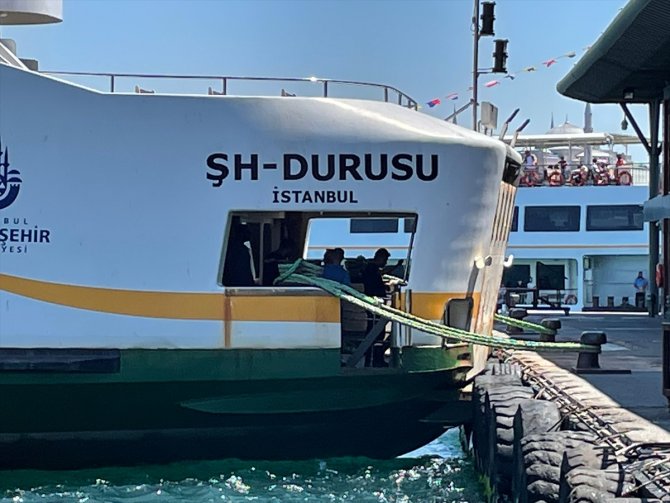 Vapur Karaköy iskelesine çarptı, 7 yaralı