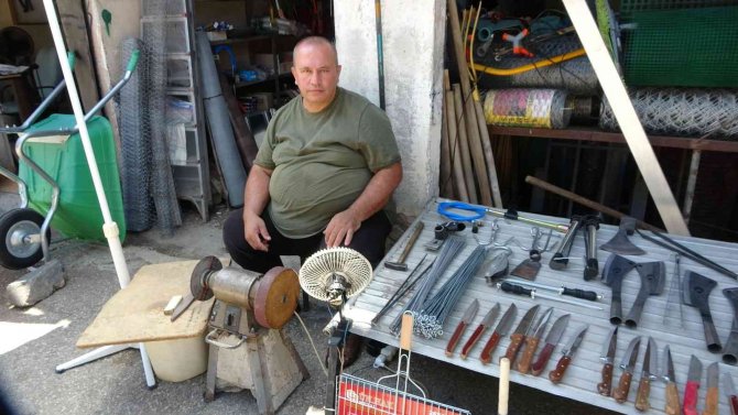 Baba yadigarı mesleklerinin en yoğun günlerini yaşıyorlar