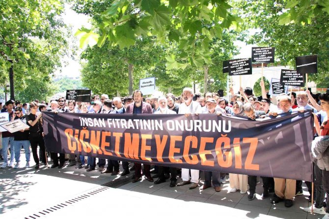 Bir grup STK üyesinden, LGBT yürüyüşüne protesto