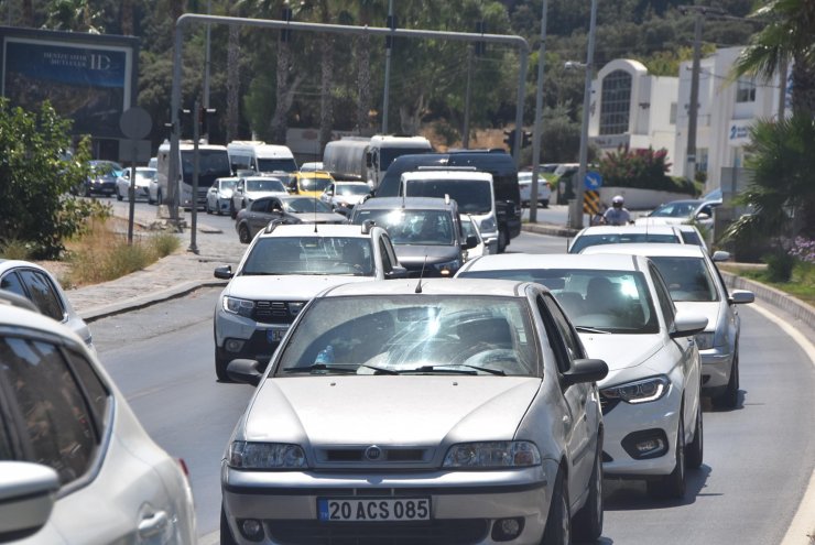 Bodrum'da bayram öncesi trafik durma noktasında