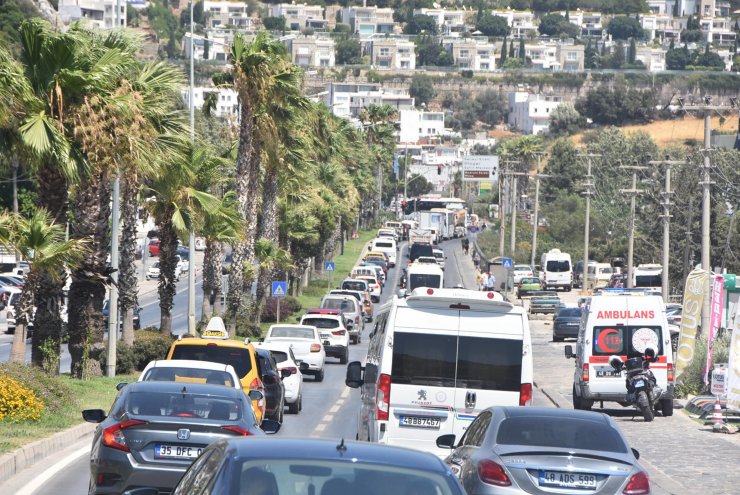 Bodrum'da bayram öncesi trafik durma noktasında