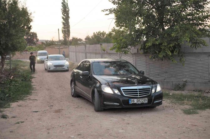 Tahliye olan Kadir Şeker evine geldi