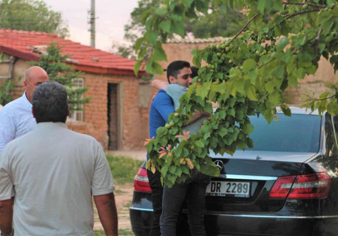 Tahliye olan Kadir Şeker evine geldi