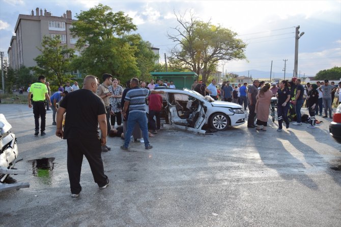 Konya'da iki otomobilin çarpıştığı kazada yaralananların sayısı arttı